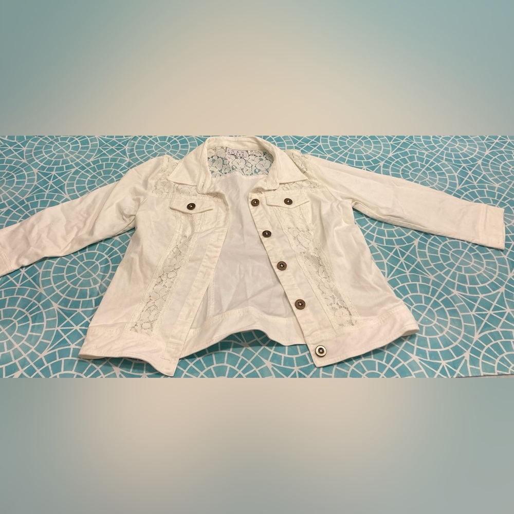 💛TODAY***$21***Joan Rivers winter white polished cotton, denim-look jacket. - Picture 2 of 4